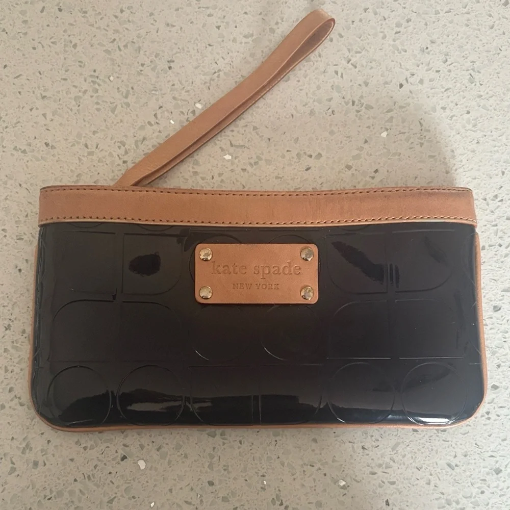 Kate Spade Noel Embossed Patent Wristlet – Navy Patent & Tan Leather Vintage KS